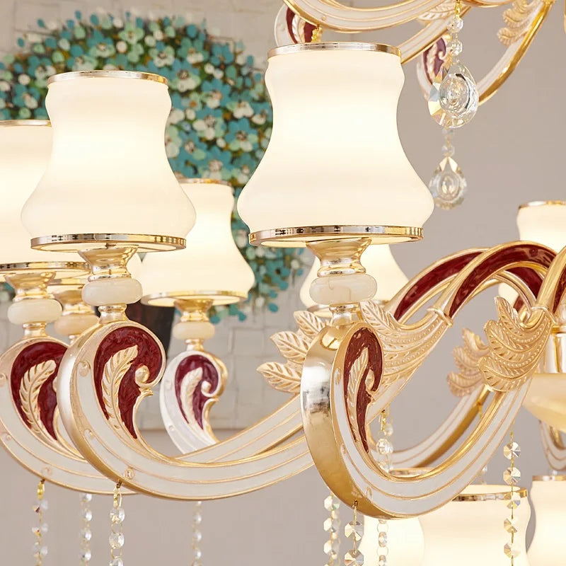 Grand lustre en cristal pour l'éclairage d'une villa duplex et d'un hall d'hôtel