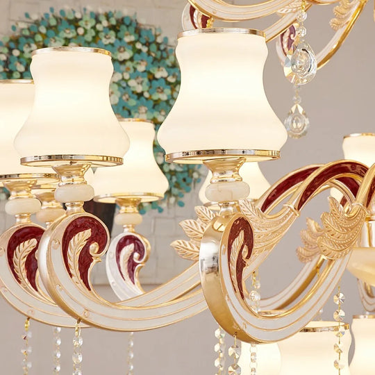 Grand lustre en cristal pour l'éclairage d'une villa duplex et d'un hall d'hôtel