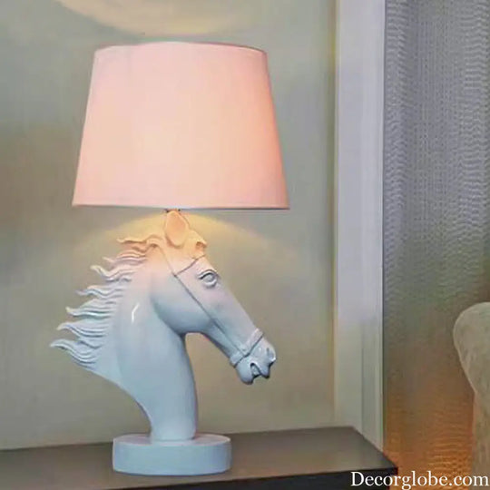 Nordic resin creative horse head table lamp modern living room living room home model room desktop decoration